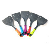 Лопатка с дырками 32см, 12,5см округлая ручка нейлон микс BY501-1  3906